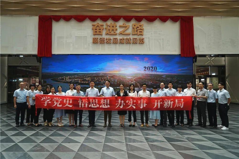 谁是假扮小龙女的人，绝情谷底的小孩衣服揭露了真相